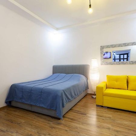 Modern Apartment In The Heart Of Old Тбилиси Экстерьер фото