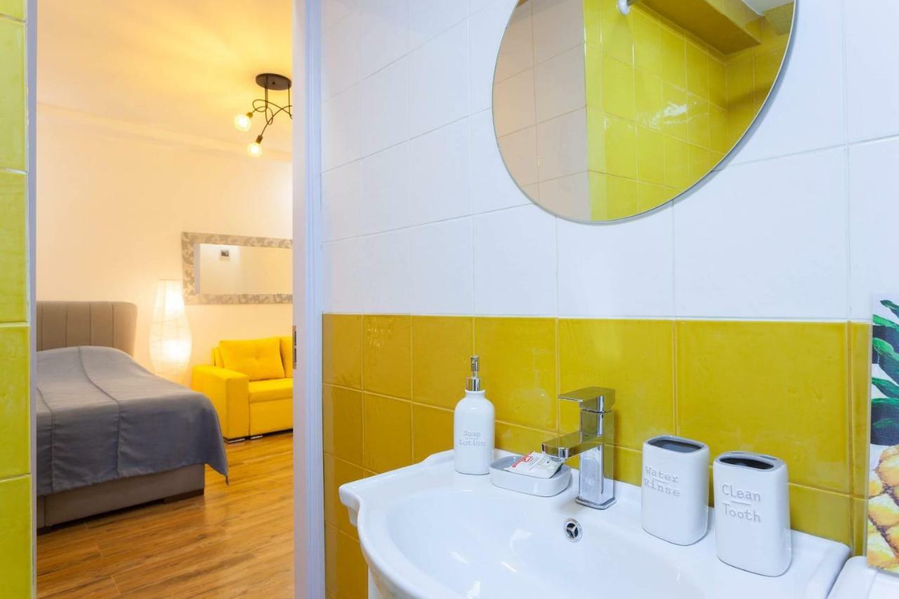 Modern Apartment In The Heart Of Old Тбилиси Экстерьер фото