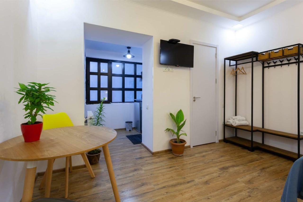 Modern Apartment In The Heart Of Old Тбилиси Экстерьер фото