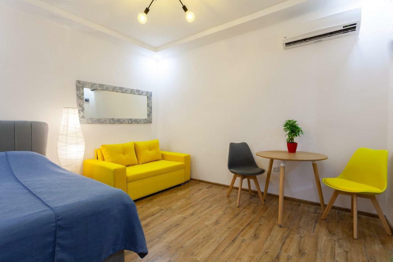 Modern Apartment In The Heart Of Old Тбилиси Экстерьер фото